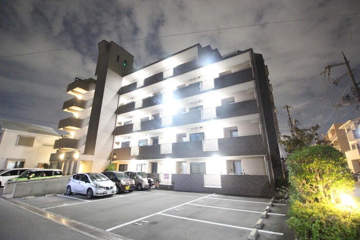 ラ・フローリスの物件外観写真