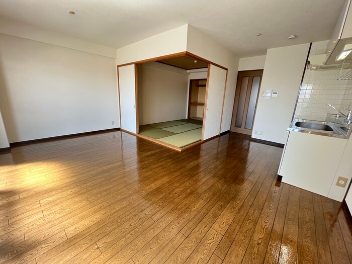 ラ・フローリスの物件内観写真