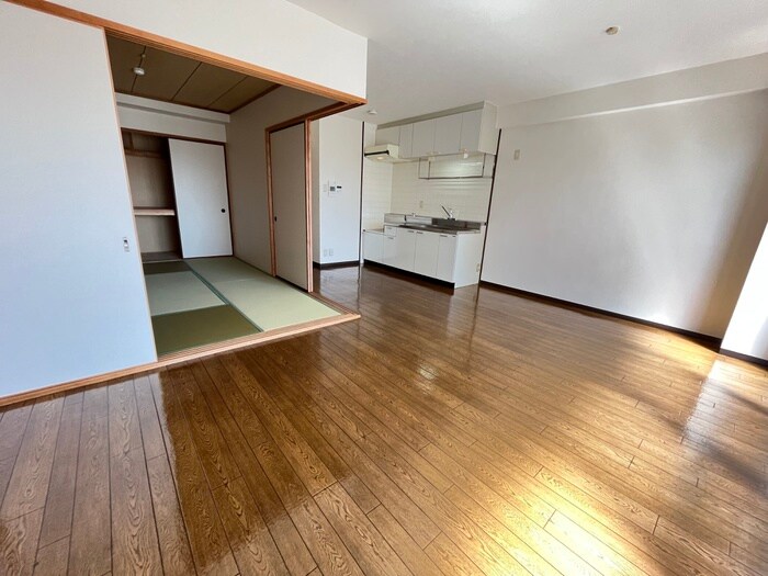 ラ・フローリスの物件内観写真