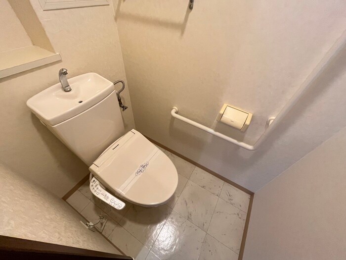 ラ・フローリスの物件内観写真