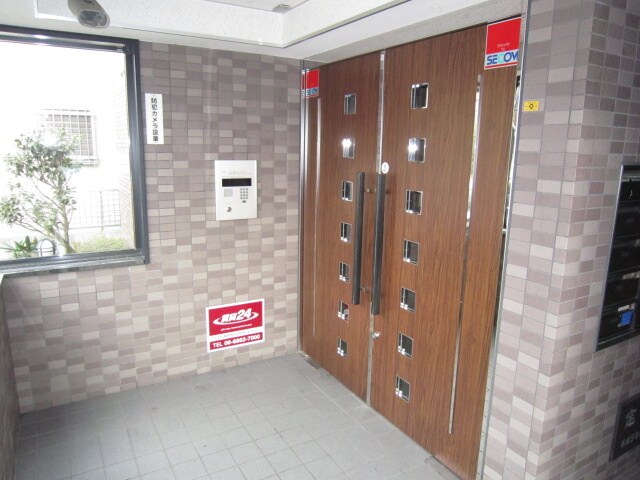 ラ・フローリスの物件外観写真