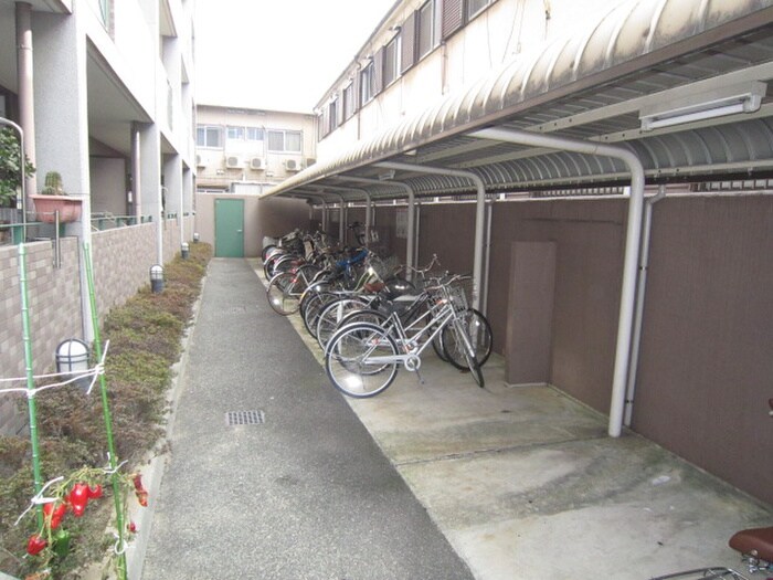 ラ・フローリスの物件外観写真