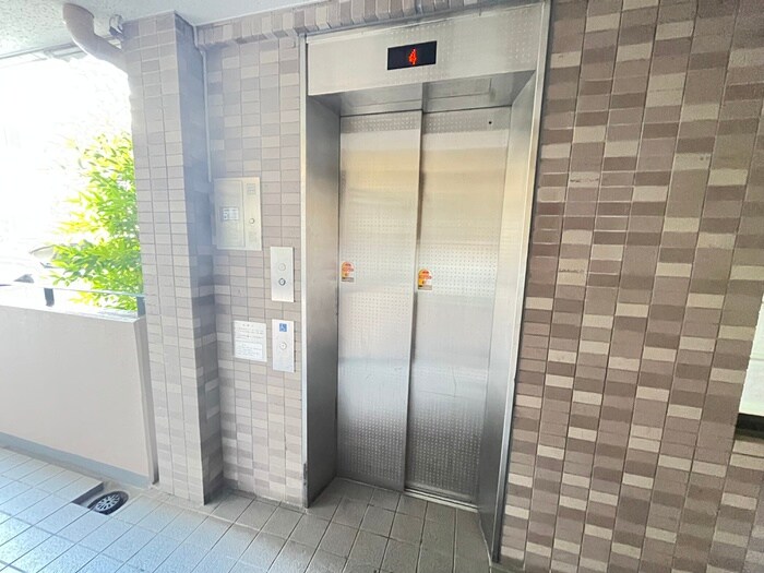 ラ・フローリスの物件外観写真