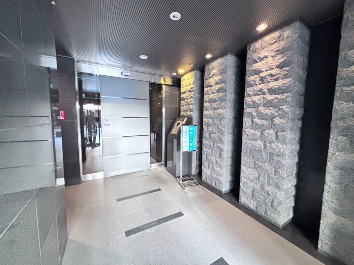 サンクチュアリ四条高倉の物件外観写真