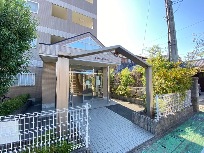 シャト－エスポワ－ルの物件外観写真