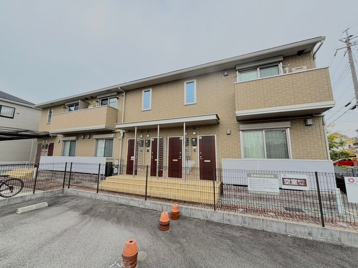 ラ　フレ－ズの物件外観写真