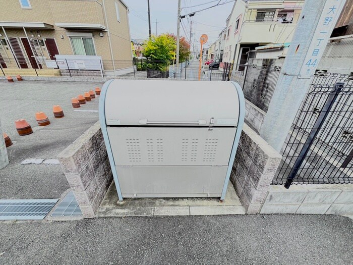 ラ　フレ－ズの物件外観写真