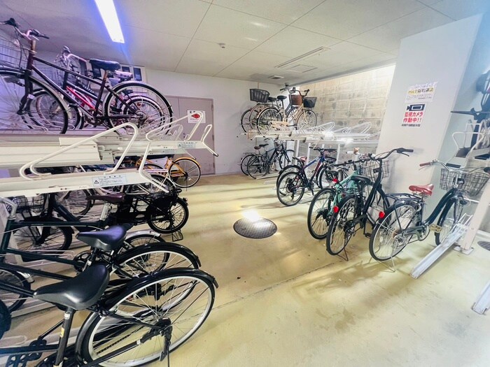 シカタオンズビルディングの物件外観写真