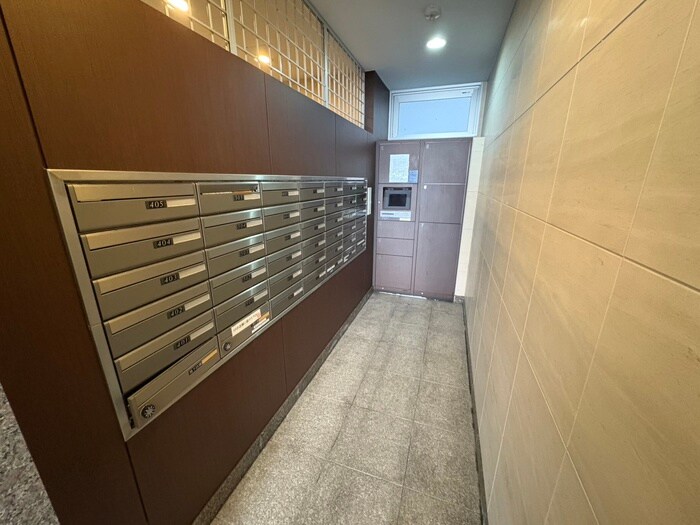 シカタオンズビルディングの物件外観写真