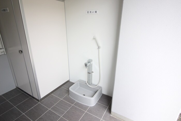 LANI TOYONAKA（ﾗﾆ　ﾄﾖﾅｶ）の物件外観写真