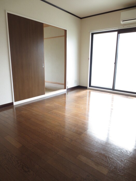 サンロ－ゼＭＩＹＡＴＡの物件内観写真