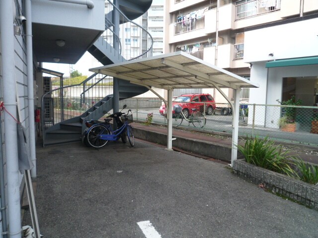 王谷マンションの物件外観写真