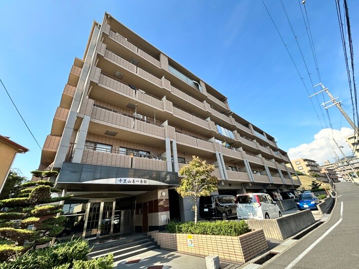 千里山東一番館の物件外観写真