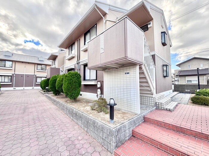 ラ・エスタシオンＡ棟の物件外観写真