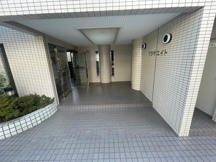 プラザエイトの物件外観写真