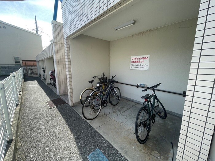 プラザエイトの物件外観写真