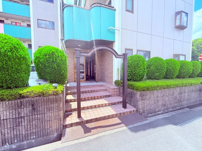 シャングリ・ラの物件外観写真