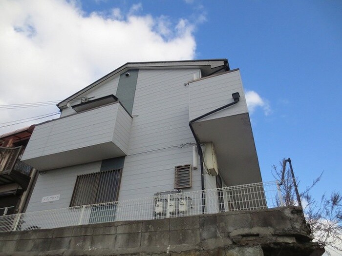 メゾンフロ－ラの物件外観写真