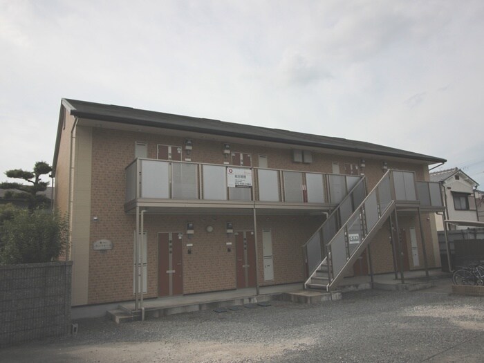 カンフォ－ラの物件外観写真