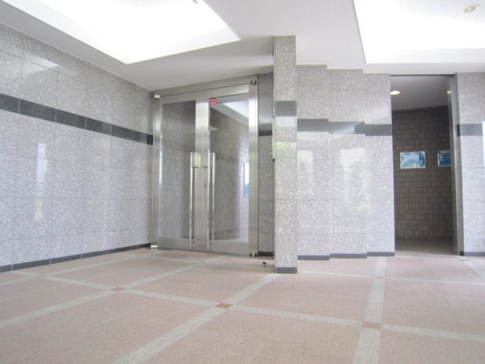 グランビア和の物件外観写真