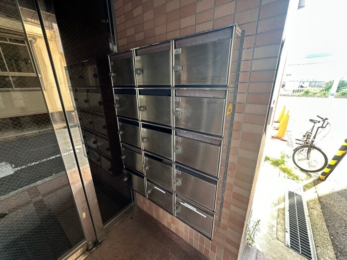 パティオス豊里館の物件外観写真