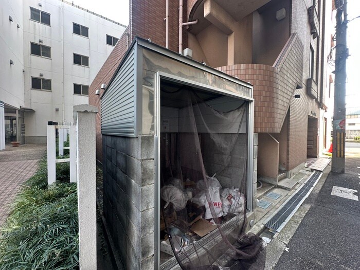 パティオス豊里館の物件外観写真