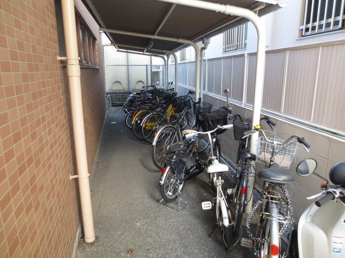 パティオス豊里館の物件外観写真