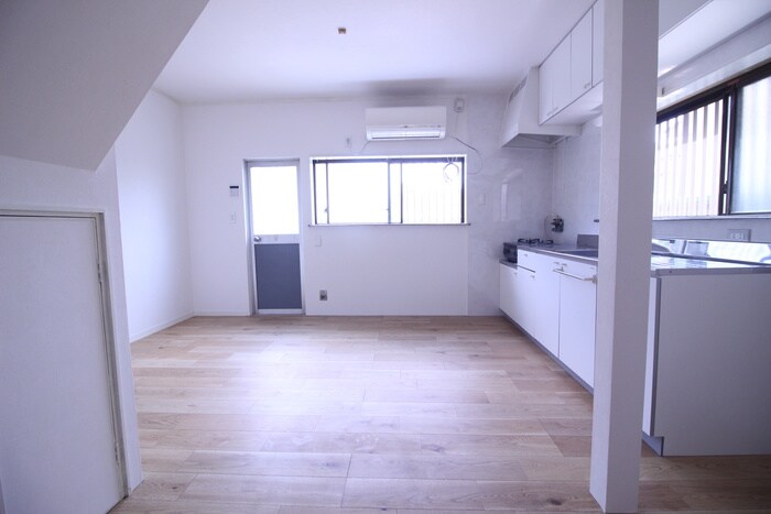 東香里元町貸家の物件内観写真