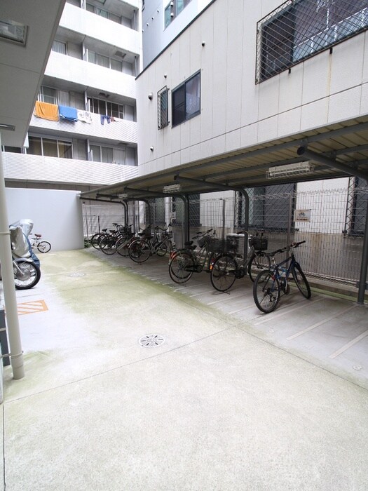 エスト－ネ江坂の物件外観写真