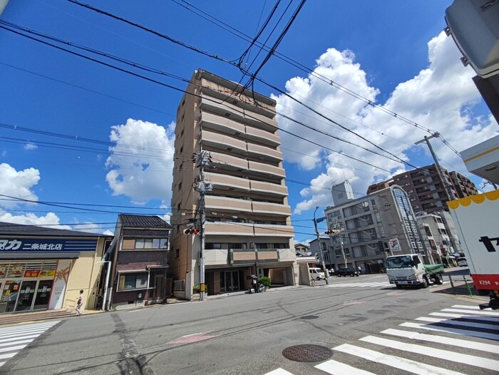 パインフィールド二条城の物件外観写真