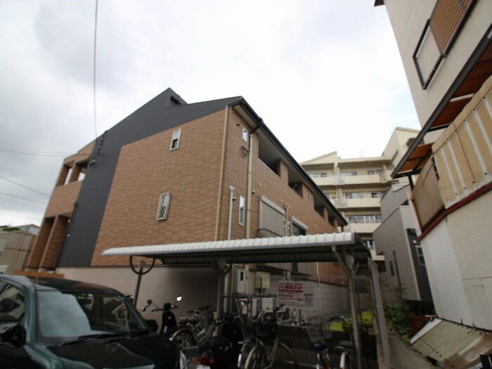 カミノレアルの物件外観写真