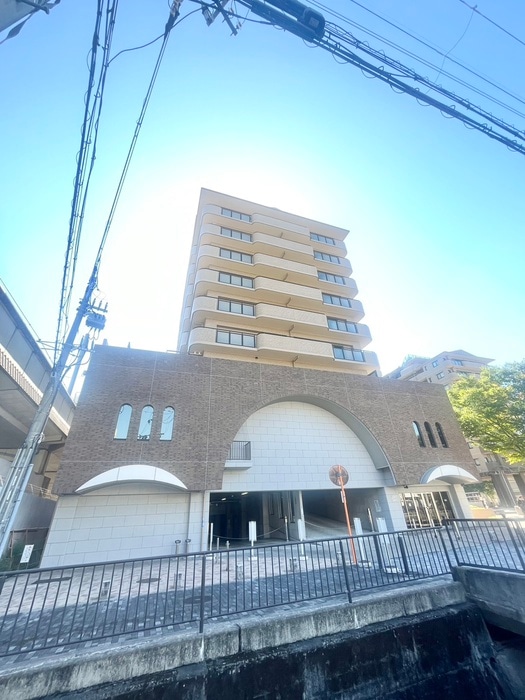 ﾌｧﾐ-ﾙｶﾞ-ﾃﾞﾝ二条駅前西棟（415）の物件外観写真