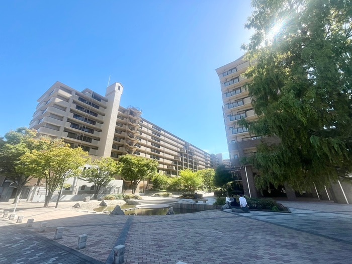 ﾌｧﾐ-ﾙｶﾞ-ﾃﾞﾝ二条駅前西棟（415）の物件外観写真