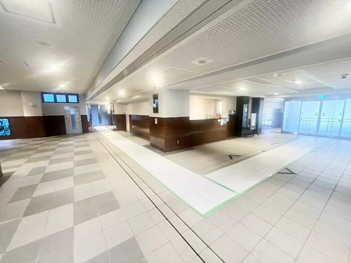 ﾌｧﾐ-ﾙｶﾞ-ﾃﾞﾝ二条駅前西棟（415）の物件外観写真