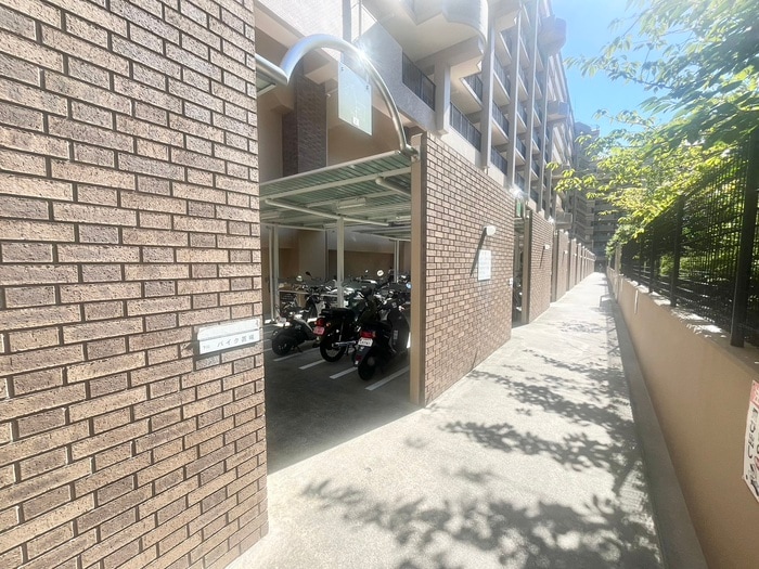 ﾌｧﾐ-ﾙｶﾞ-ﾃﾞﾝ二条駅前西棟（415）の物件外観写真