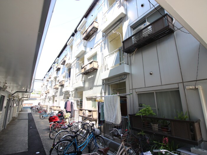 神吉マンションの物件外観写真