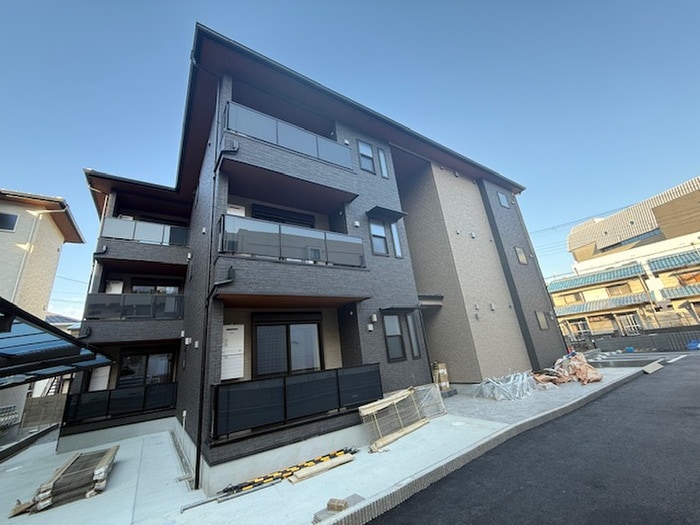 シエーナ川西中央１の物件外観写真