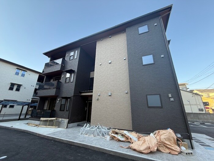 シエーナ川西中央１の物件外観写真