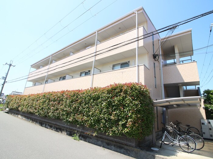 ｱﾝﾌﾟﾙ-ﾙﾌｪ-ﾙﾌﾘ-ｼﾞｱの物件外観写真