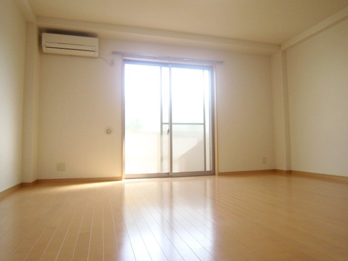 ｱﾝﾌﾟﾙ-ﾙﾌｪ-ﾙﾌﾘ-ｼﾞｱの物件内観写真