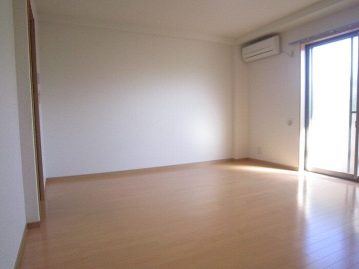 ｱﾝﾌﾟﾙ-ﾙﾌｪ-ﾙﾌﾘ-ｼﾞｱの物件内観写真