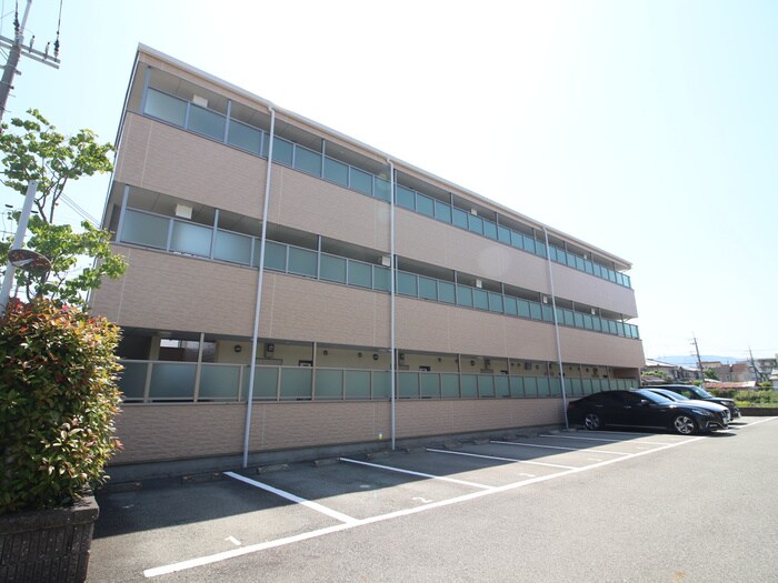 ｱﾝﾌﾟﾙ-ﾙﾌｪ-ﾙﾌﾘ-ｼﾞｱの物件外観写真