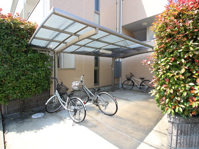 ｱﾝﾌﾟﾙ-ﾙﾌｪ-ﾙﾌﾘ-ｼﾞｱの物件外観写真