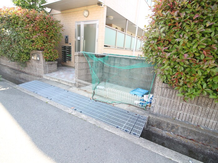 ｱﾝﾌﾟﾙ-ﾙﾌｪ-ﾙﾌﾘ-ｼﾞｱの物件外観写真