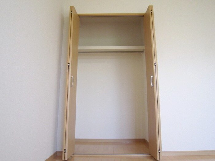 ｱﾝﾌﾟﾙ-ﾙﾌｪ-ﾙﾌﾘ-ｼﾞｱの物件内観写真