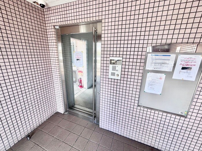 ラ・ジョリーメゾンの物件外観写真