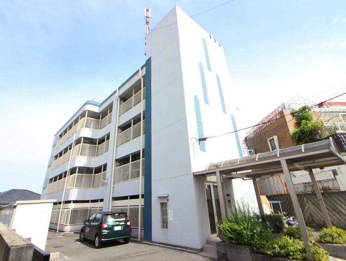 上野坂ハイツの物件外観写真