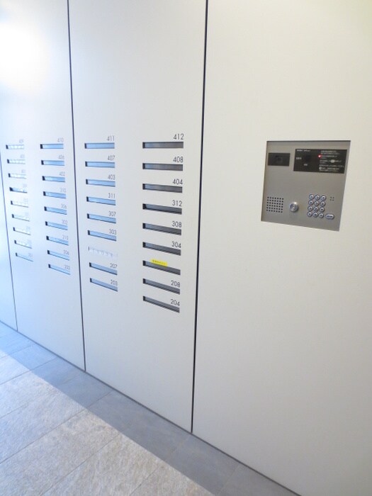 マンションロ－ドウェイの物件外観写真