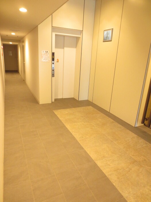 マンションロ－ドウェイの物件外観写真