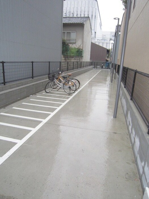 マンションロ－ドウェイの物件外観写真